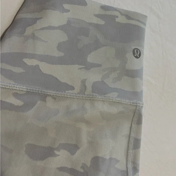 Lululemon Wunder Under High Rise Tight 28” - Picture 2 of 8